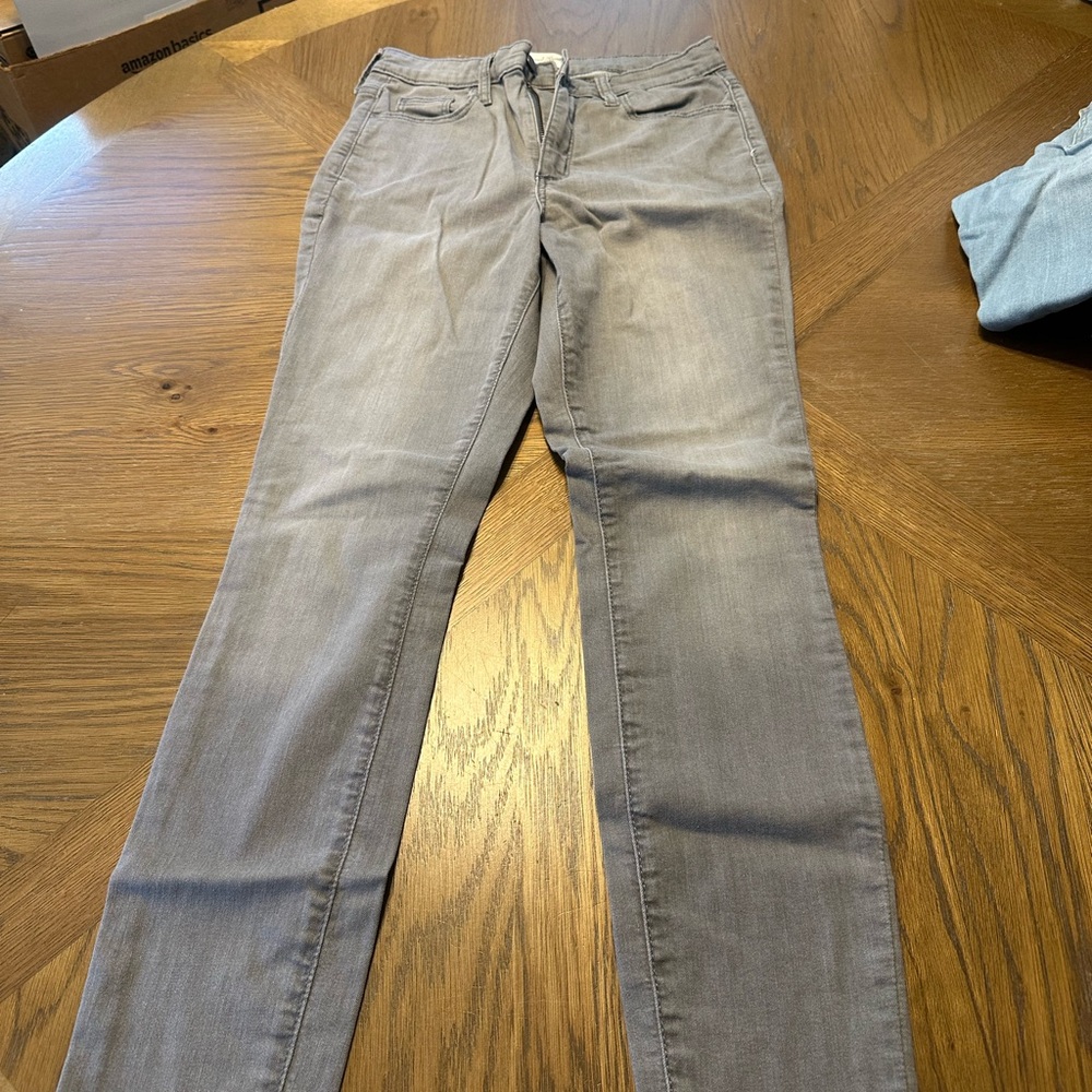 Universal‎ thread hot rise, skinny gray jeans